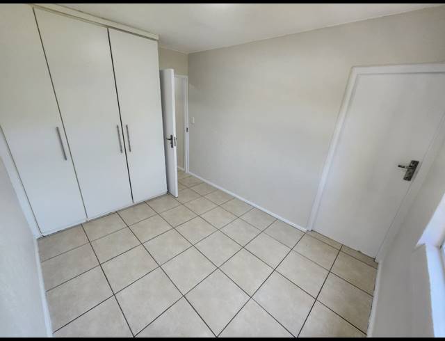 1 BEDROOM APARTMENT FOR SALE IN ESSENWOOD